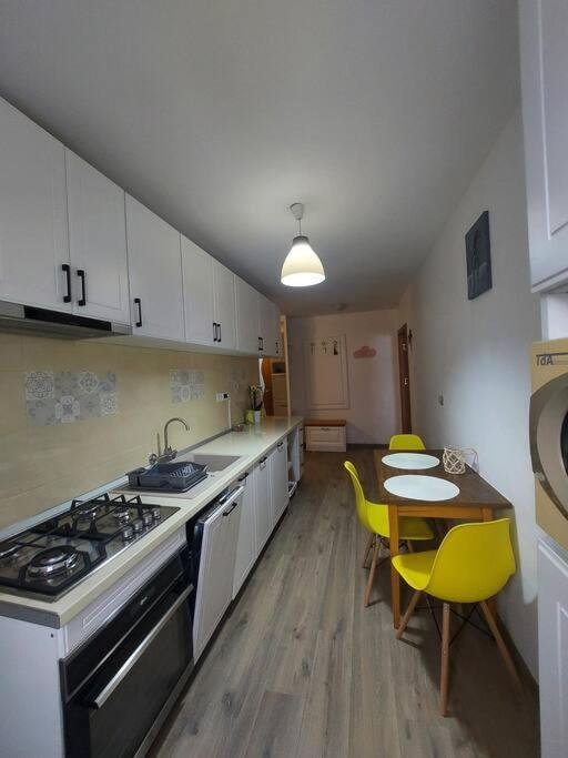 Apartament Spatios In Брашов Екстер'єр фото
